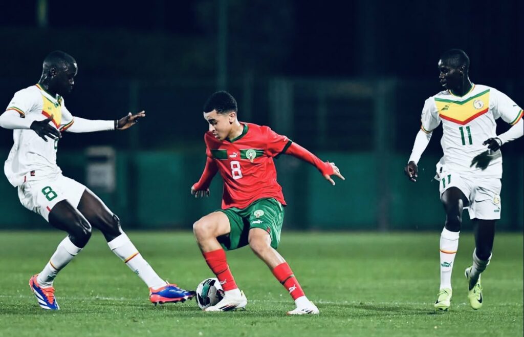 Abdellah Ouazane, élu meilleur joueur du tournoi, mène l’attaque marocaine pendant la finale de la CAN U17 2025